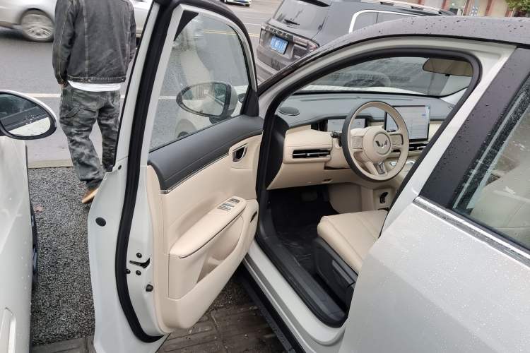 Used Wuling Bingo S 2025 Model 325km Deluxe Edition Driver Seat