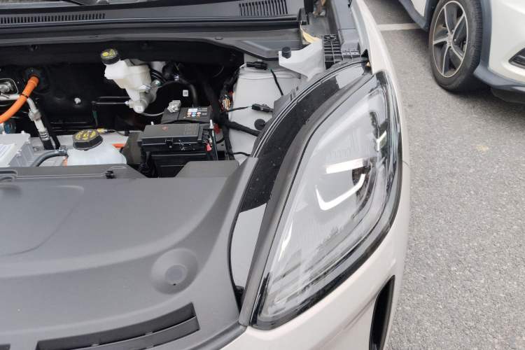 Used Wuling Bingo S 2025 Model 325km Deluxe Edition Engine Bay Left