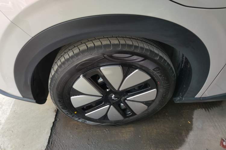 Used Wuling Bingo S 2025 Model 325km Deluxe Edition Exterior 2