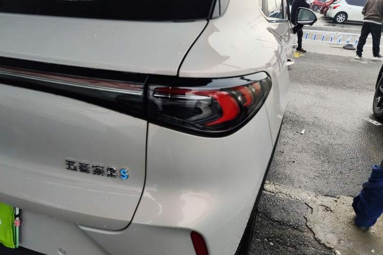 Used Wuling Bingo S 2025 Model 430km Deluxe Edition Exterior 3