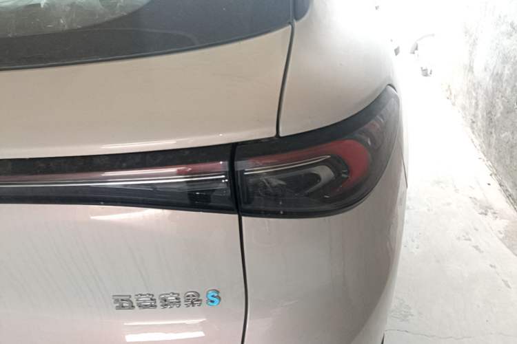 Used Wuling Bingo S 2025 Model 325km Deluxe Edition Exterior 3