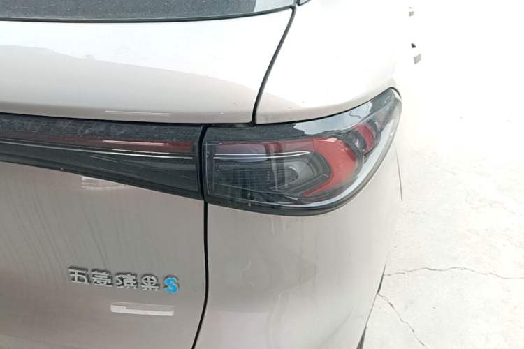 Used Wuling Bingo S 2025 Model 325km Deluxe Edition Exterior 3