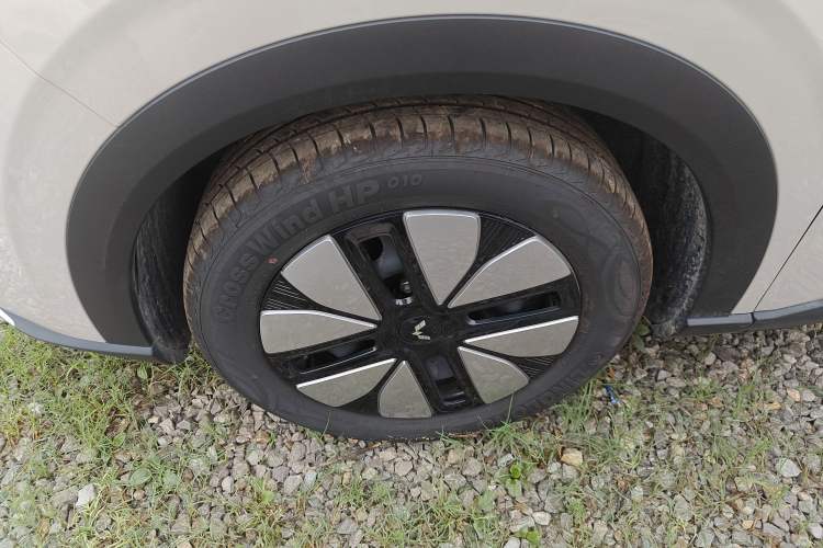 Used Wuling Bingo S 2025 Model 325km Deluxe Edition Exterior 4