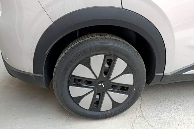 Used Wuling Bingo S 2025 Model 325km Deluxe Edition Exterior 5