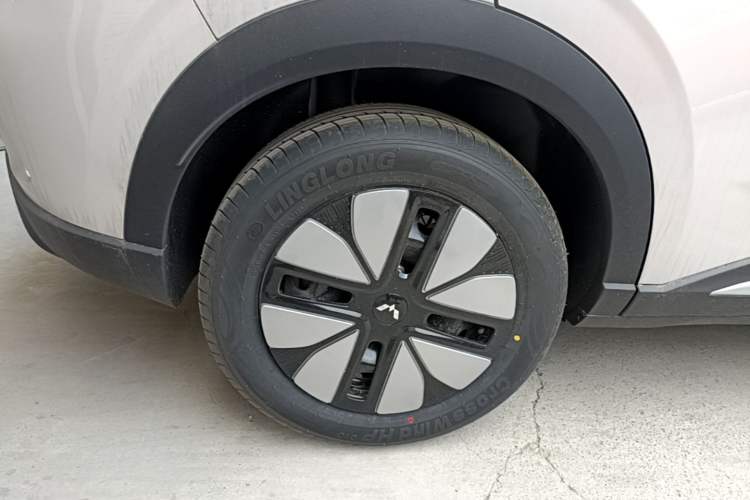 Used Wuling Bingo S 2025 Model 325km Deluxe Edition Exterior 5