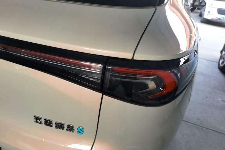 Used Wuling Bingo S 2025 Model 325km Deluxe Edition Exterior 7