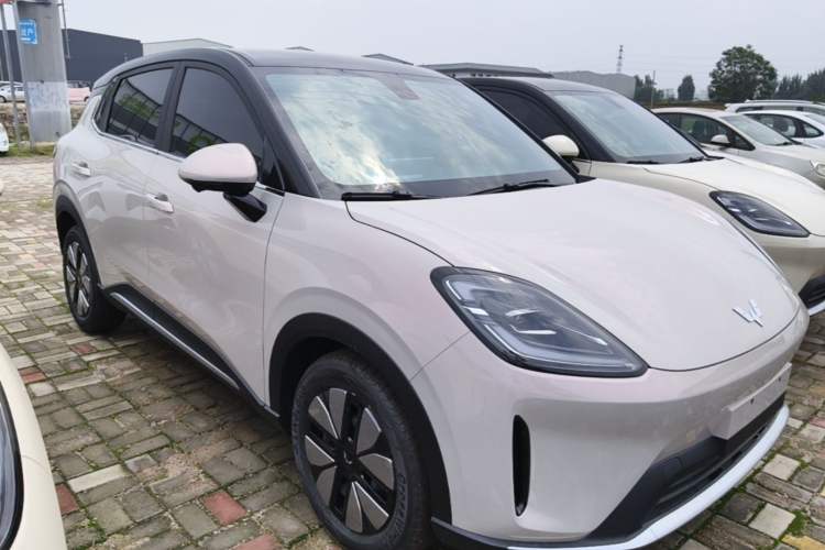 Used Wuling Bingo S 2025 Model 325km Deluxe Edition Front Right 45 Deg