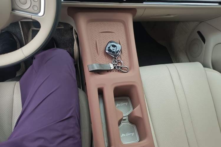 Used Wuling Bingo S 2025 Model 325km Deluxe Edition Gear Lever