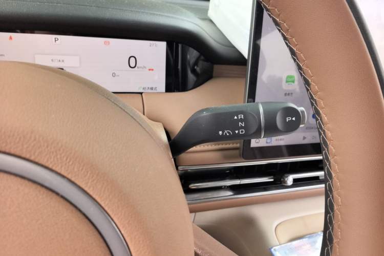 Used Wuling Bingo S 2025 Model 430km Deluxe Edition Gear Lever
