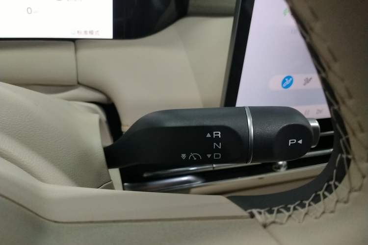 Used Wuling Bingo S 2025 Model 430km Flagship Edition Gear Lever