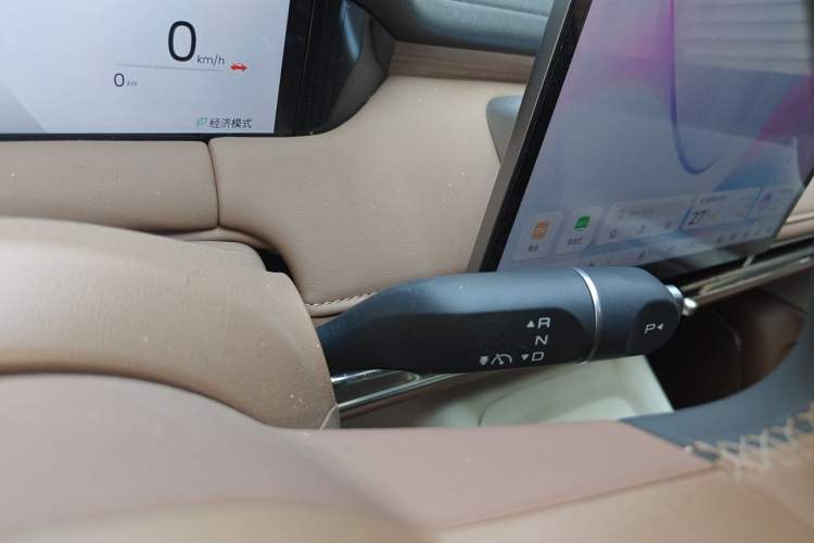 Used Wuling Bingo S 2025 Model 430km Flagship Edition Gear Lever