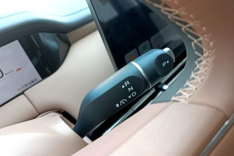 Used Wuling Bingo S 2025 Model 325km Flagship Edition Gear Lever