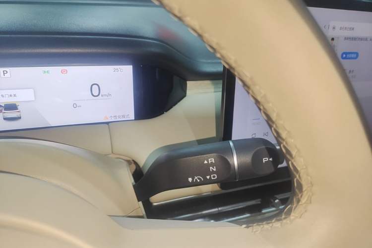 Used Wuling Bingo S 2025 Model 325km Deluxe Edition Gear Lever
