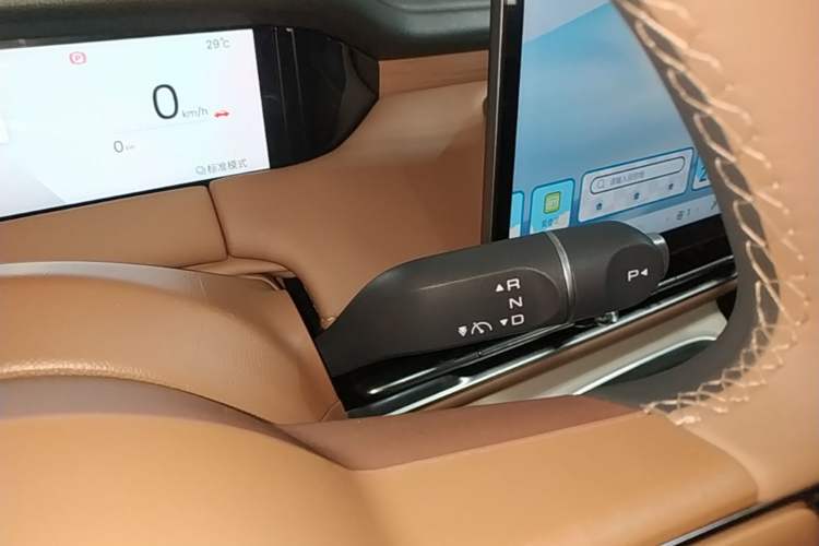 Used Wuling Bingo S 2025 Model 325km Deluxe Edition Gear Lever