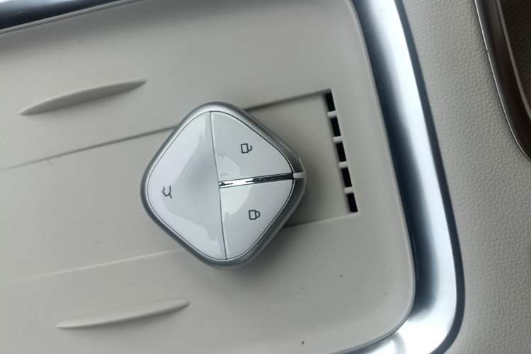 Used Wuling Bingo S 2025 Model 325km Deluxe Edition Interior 1