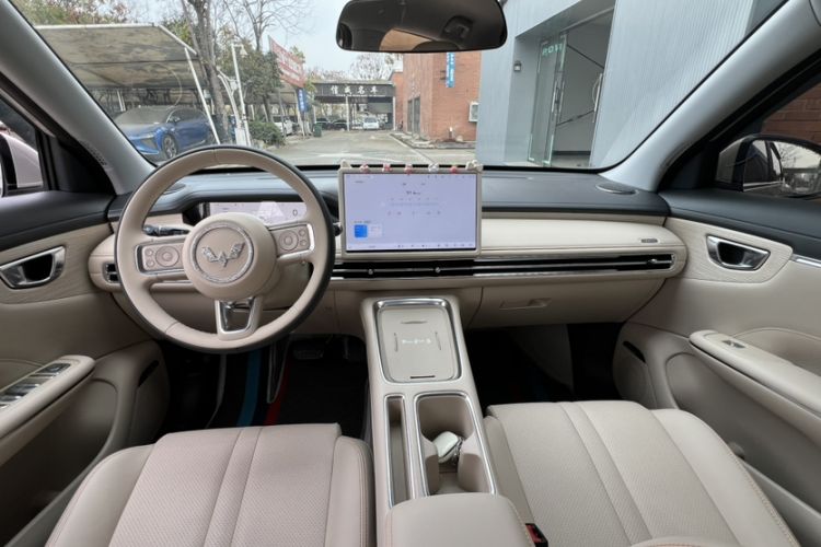 Used Wuling Bingo S 2025 Model 325km Deluxe Edition Interior 1
