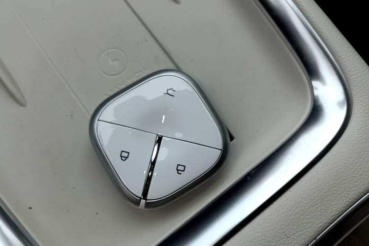 Used Wuling Bingo S 2025 Model 325km Deluxe Edition Interior 1