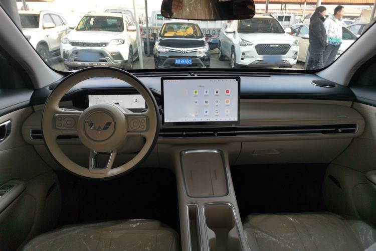 Used Wuling Bingo S 2025 Model 325km Deluxe Edition Interior 11