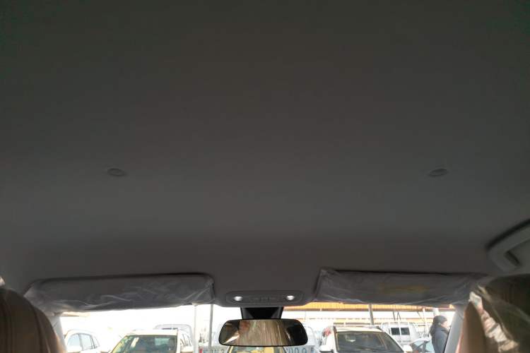 Used Wuling Bingo S 2025 Model 325km Deluxe Edition Interior 12