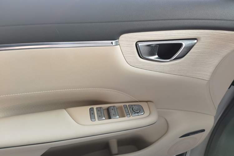 Used Wuling Bingo S 2025 Model 325km Deluxe Edition Interior 8