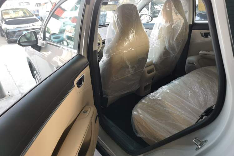 Used Wuling Bingo S 2025 Model 325km Deluxe Edition Interior 9