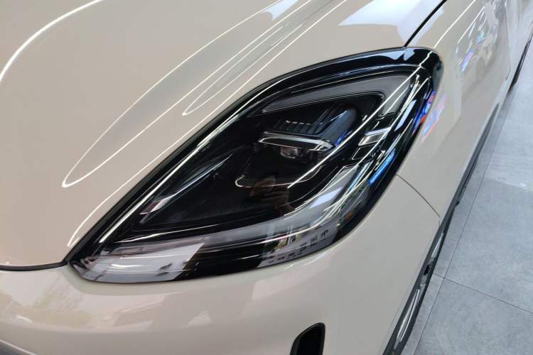 Used Wuling Bingo S 2025 Model 325km Deluxe Edition Left Front Headlight