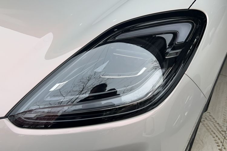 Used Wuling Bingo S 2025 Model 325km Deluxe Edition Left Front Headlight