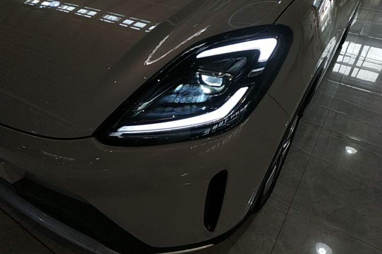 Used Wuling Bingo S 2025 Model 325km Deluxe Edition Left Front Headlight