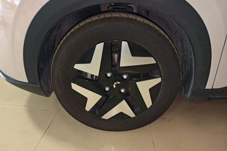 Used Wuling Bingo S 2025 Model 430km Flagship Edition Left Front Wheel Hub