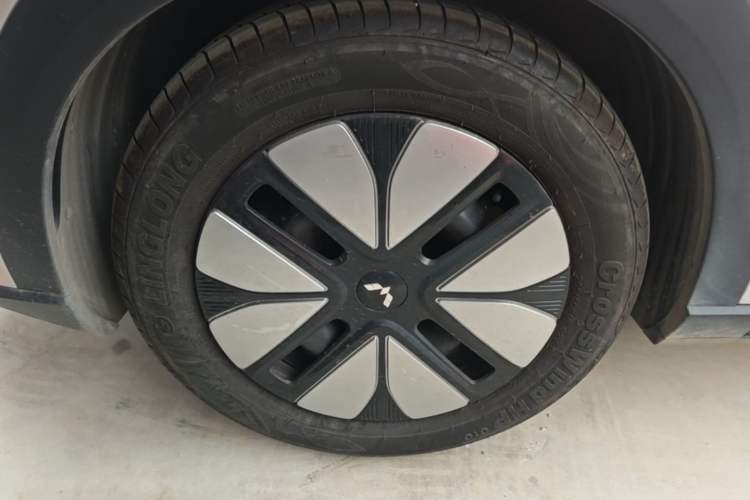 Used Wuling Bingo S 2025 Model 325km Deluxe Edition Left Front Wheel Hub