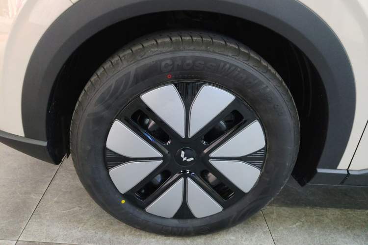 Used Wuling Bingo S 2025 Model 325km Deluxe Edition Left Front Wheel Hub