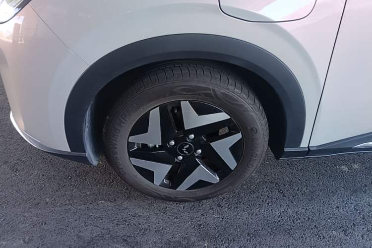 Used Wuling Bingo S 2025 Model 430km Flagship Edition Left Front Wheel Hub