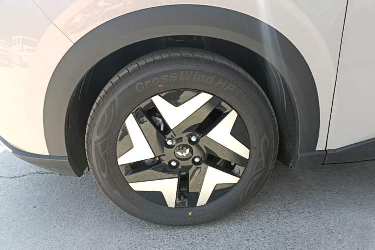 Used Wuling Bingo S 2025 Model 325km Flagship Edition Left Front Wheel Hub