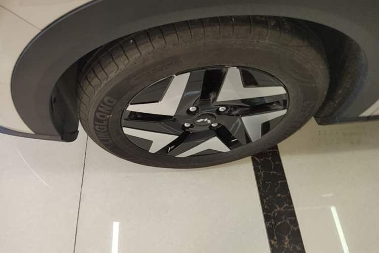 Used Wuling Bingo S 2025 Model 430km Flagship Edition Left Front Wheel Hub
