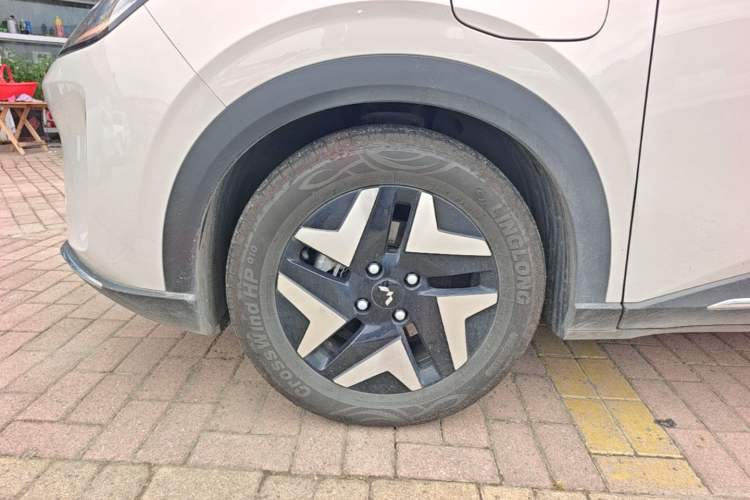 Used Wuling Bingo S 2025 Model 430km Flagship Edition Left Front Wheel Hub