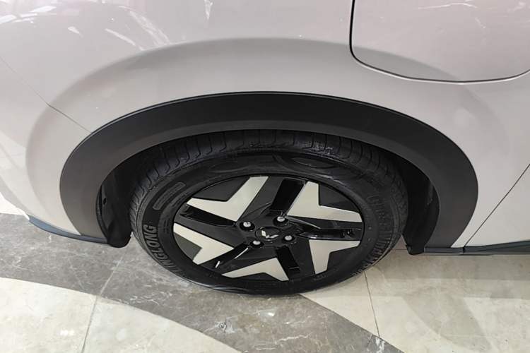 Used Wuling Bingo S 2025 Model 430km Flagship Edition Left Front Wheel Hub