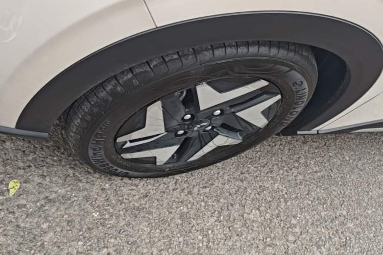 Used Wuling Bingo S 2025 Model 430km Flagship Edition Left Front Wheel Hub