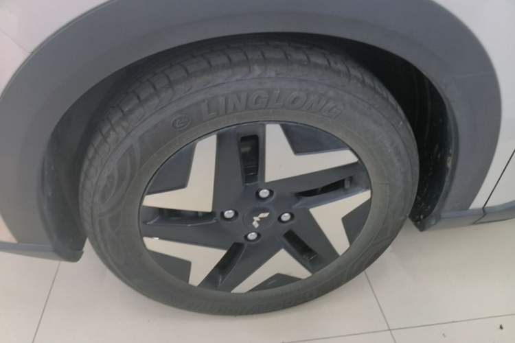 Used Wuling Bingo S 2025 Model 430km Flagship Edition Left Front Wheel Hub