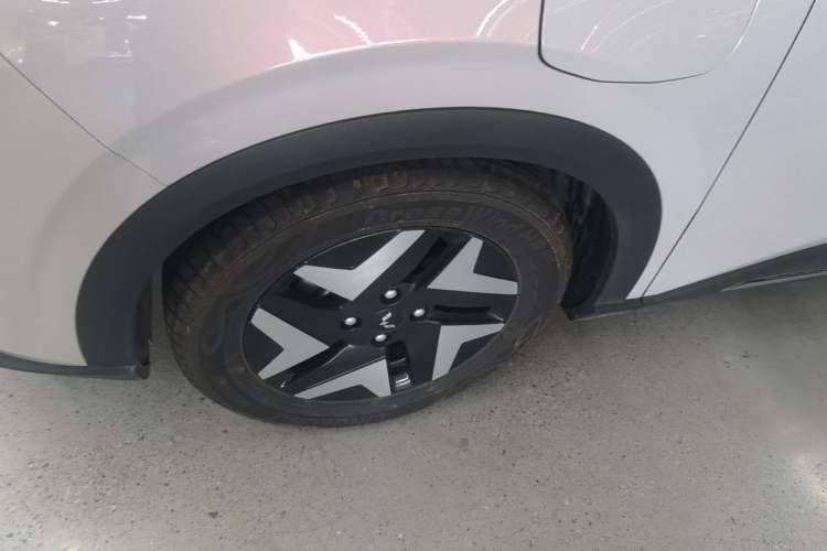 Used Wuling Bingo S 2025 Model 430km Flagship Edition Left Front Wheel Hub