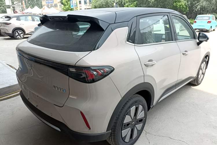 Used Wuling Bingo S 2025 Model 325km Deluxe Edition Rear Right 45 Deg