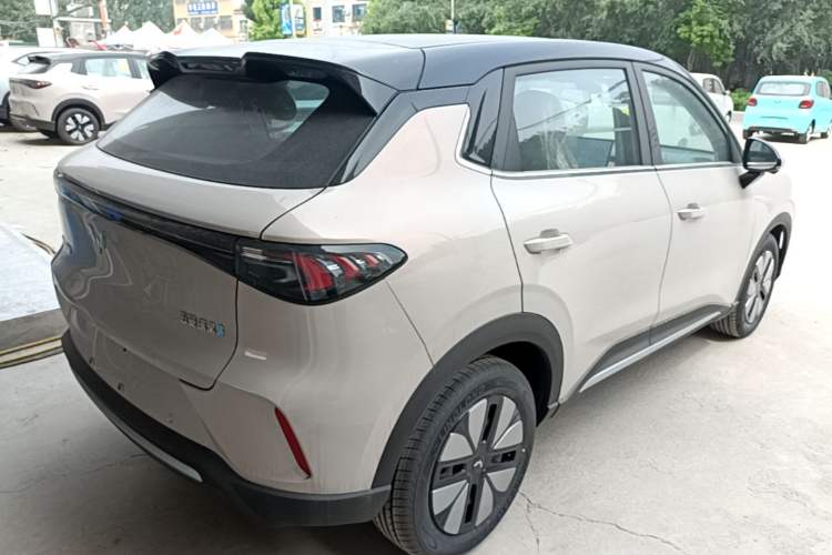 Used Wuling Bingo S 2025 Model 325km Deluxe Edition Rear Right 45 Deg