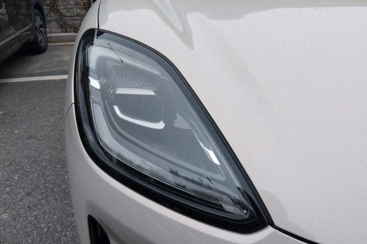 Used Wuling Bingo S 2025 Model 325km Deluxe Edition Right Front Headlight