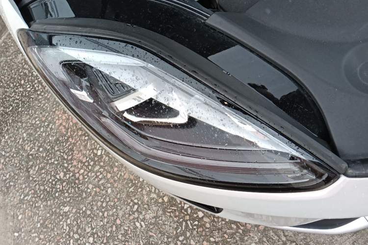 Used Wuling Bingo S 2025 Model 325km Deluxe Edition Right Front Headlight
