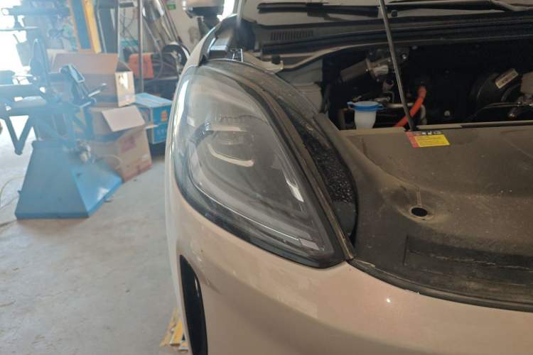 Used Wuling Bingo S 2025 Model 325km Deluxe Edition Right Front Headlight