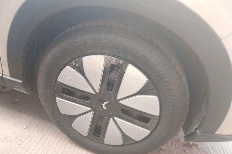 Used Wuling Bingo S 2025 Model 325km Deluxe Edition Right Front Wheel Hub