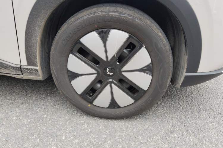 Used Wuling Bingo S 2025 Model 325km Deluxe Edition Right Front Wheel Hub