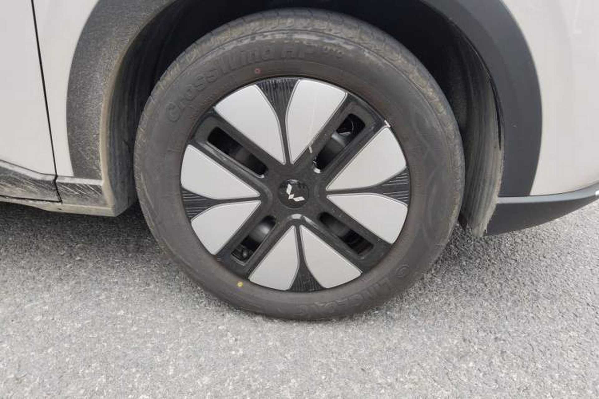 Used Wuling Bingo S 2025 Model 325km Deluxe Edition Right Front Wheel Hub