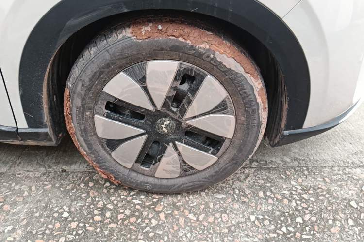 Used Wuling Bingo S 2025 Model 325km Deluxe Edition Right Front Wheel Hub
