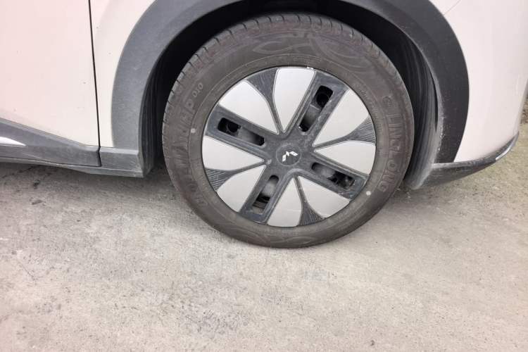 Used Wuling Bingo S 2025 Model 430km Deluxe Edition Right Front Wheel Hub