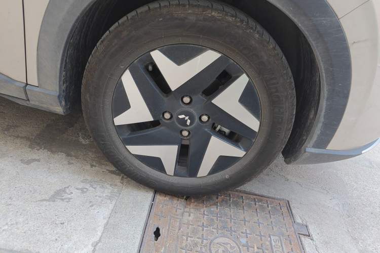 Used Wuling Bingo S 2025 Model 430km Flagship Edition Right Front Wheel Hub
